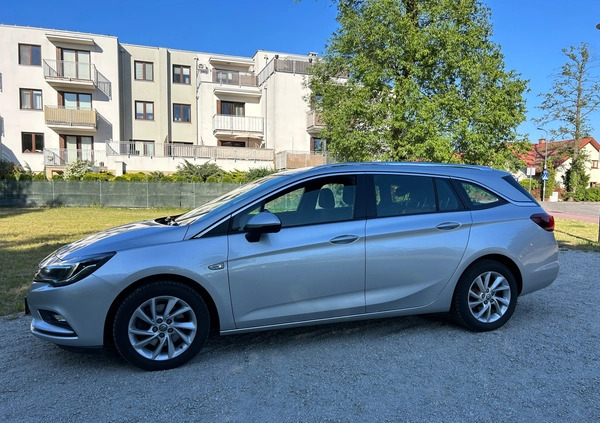 Opel Astra cena 38500 przebieg: 182500, rok produkcji 2019 z Brwinów małe 67